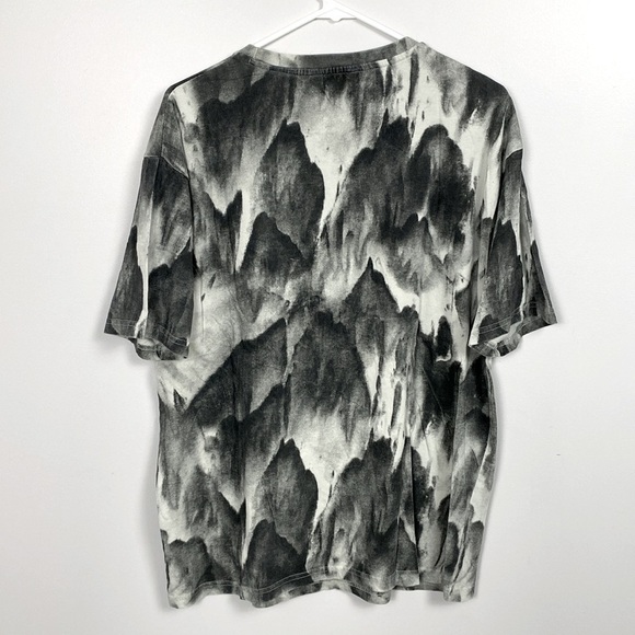 🌸Eleven Paris Skull & Roses Guilty Pleasures Crewneck T-Shirt - Picture 7 of 12